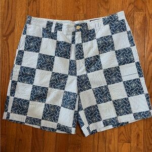 Vineyard Vines Blue and White Flat Front madras novelty print whale Shorts 38